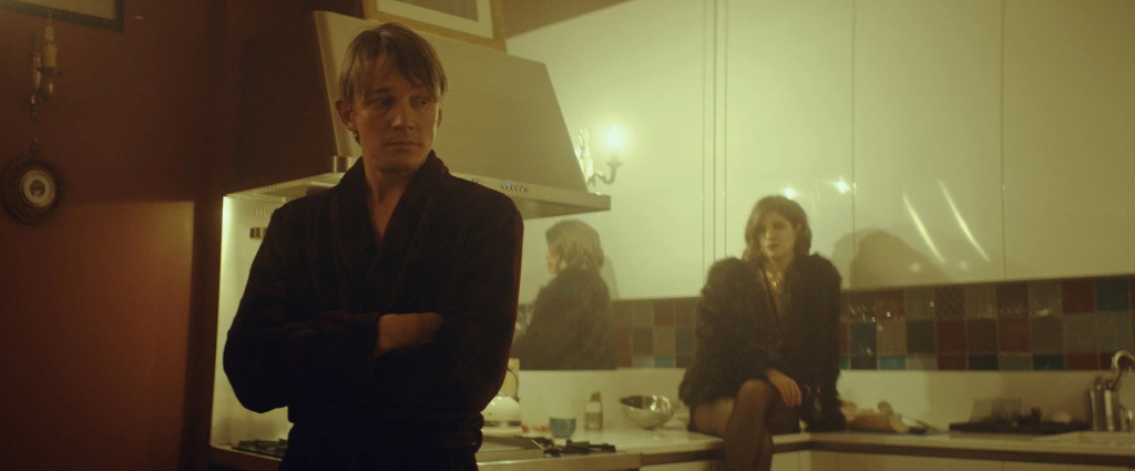 Кадр из сериала «Пассажиры» (2020).jpg